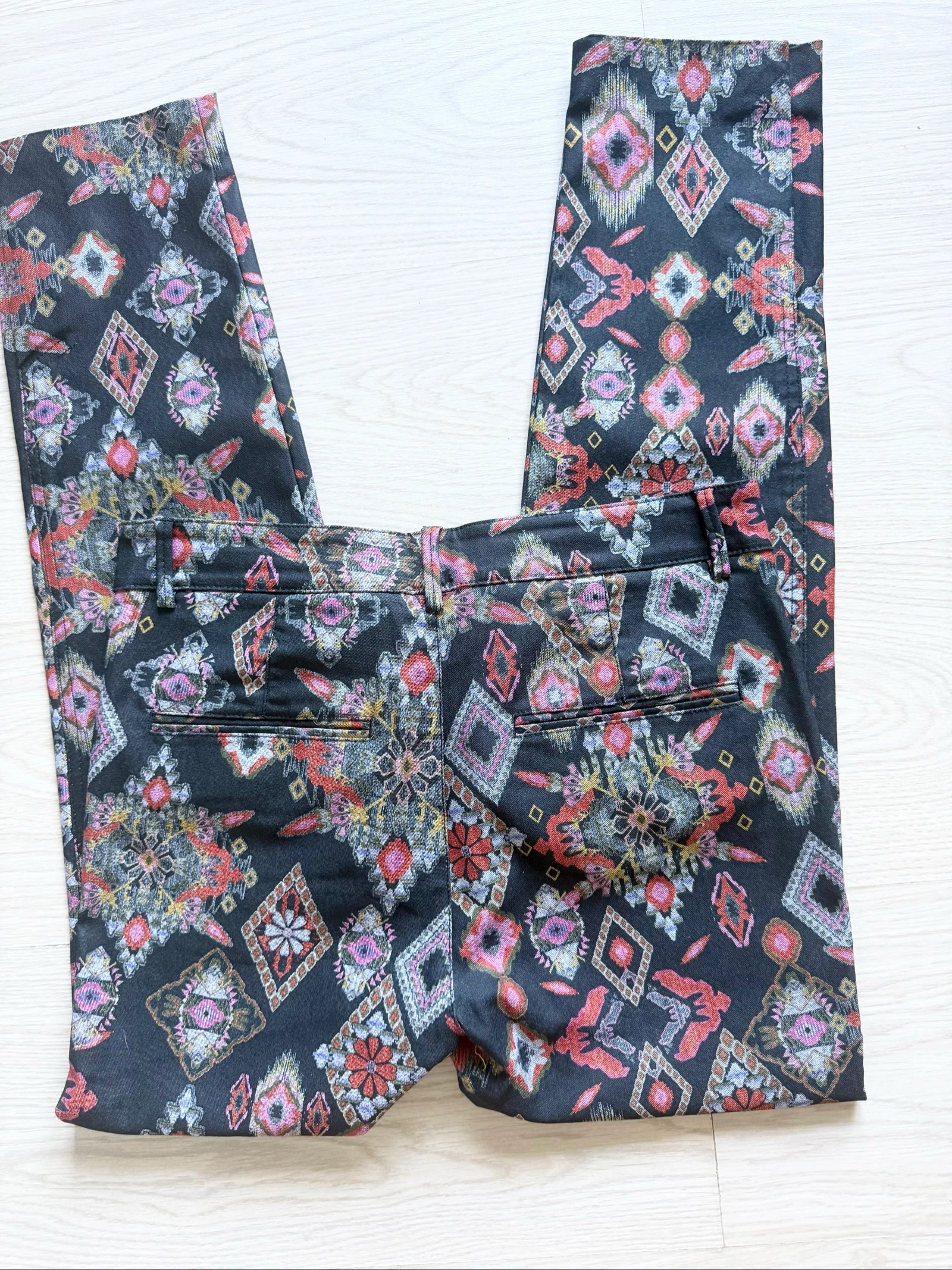Calça slim preta e multicolorida com estampa Zara tamanho 36 S – photo 6